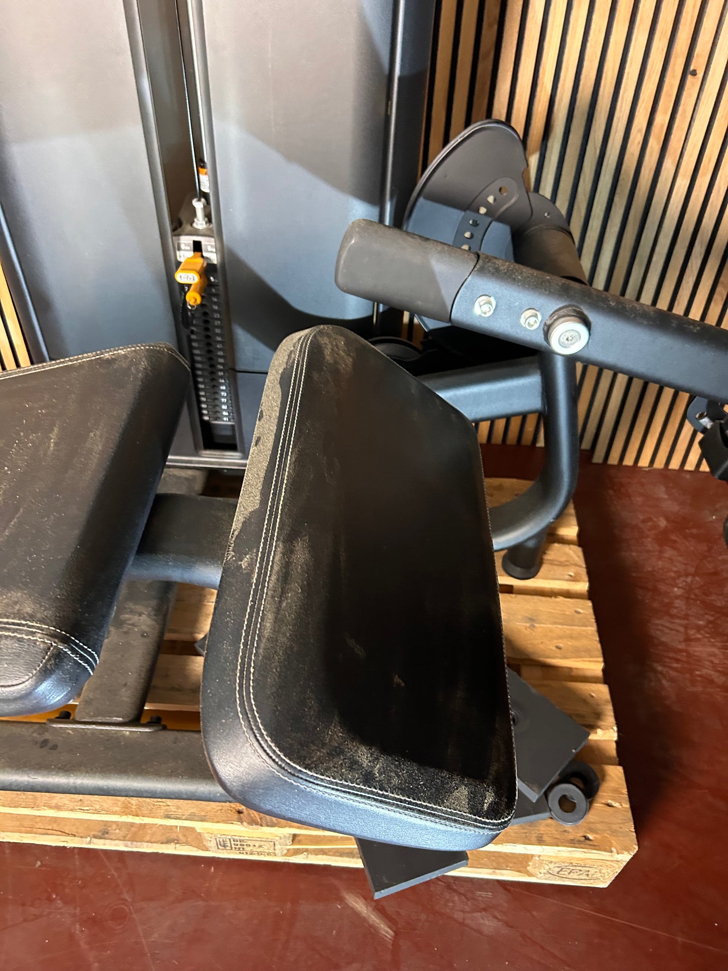 Precor Leg Curl Maschine von der Resolut-Linie