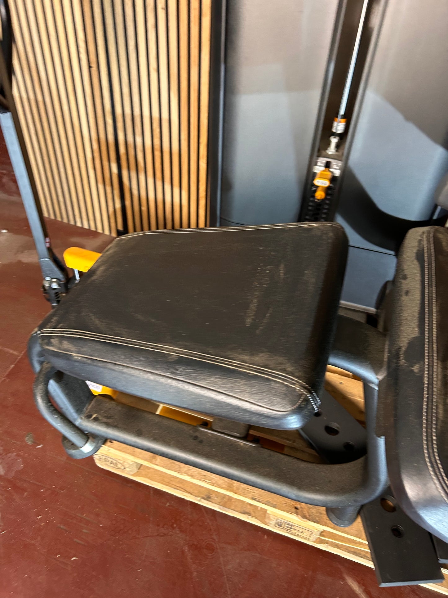 Precor Leg Curl Maschine von der Resolut-Linie