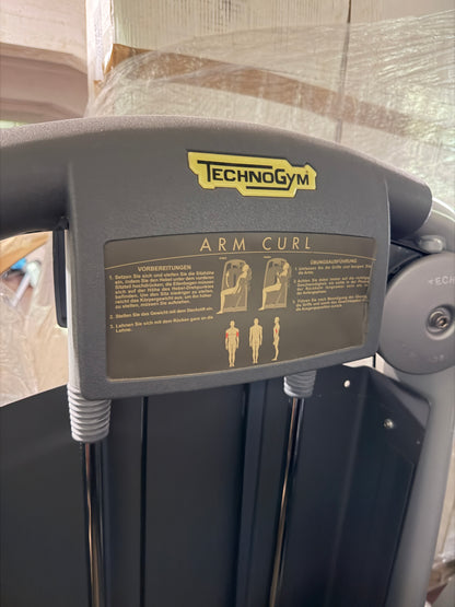 Technogym Arm Curl